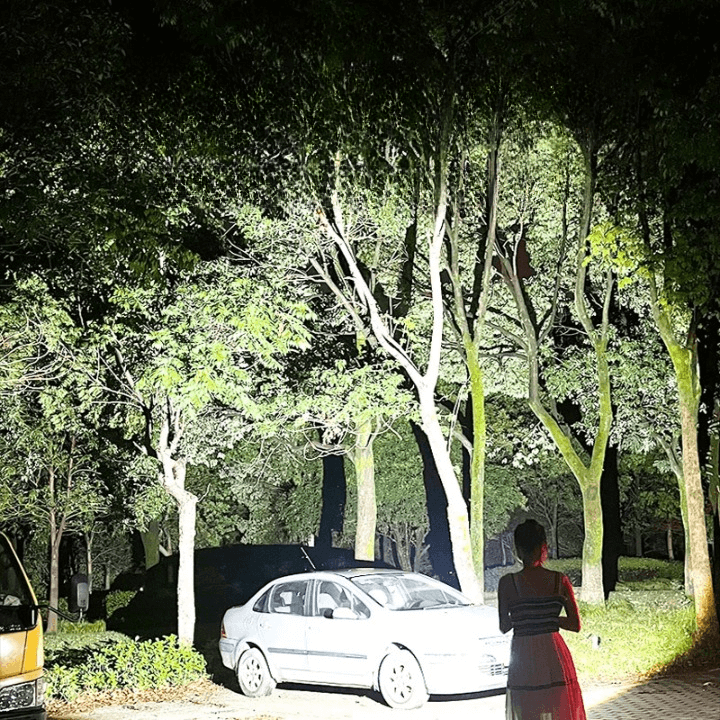 Ultra-bright LED flashlight – Extremely bright, robust & reliable
