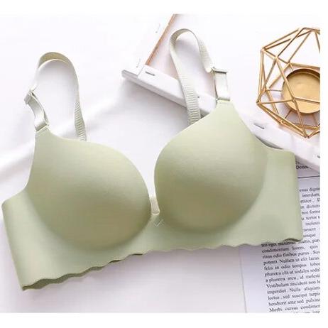 Lifting bra for a discreet, natural curve