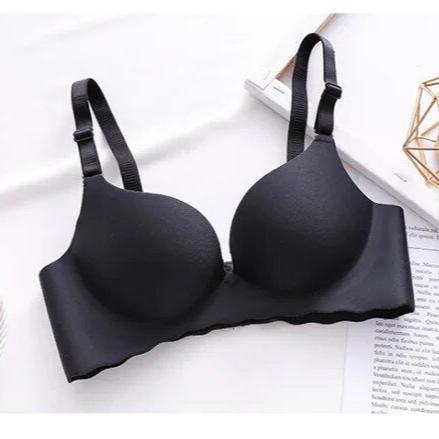 Lifting bra for a discreet, natural curve