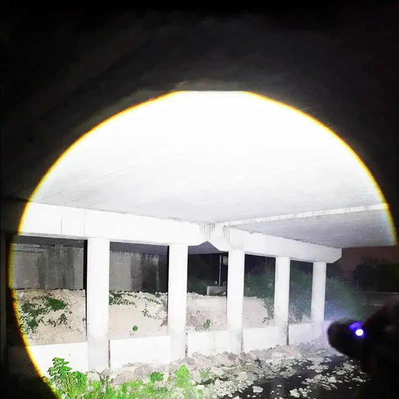 Ultra-bright LED flashlight – Extremely bright, robust & reliable