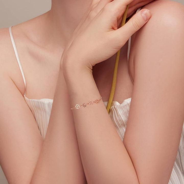 Regulowana srebrna bransoletka z odciskiem łapy psa